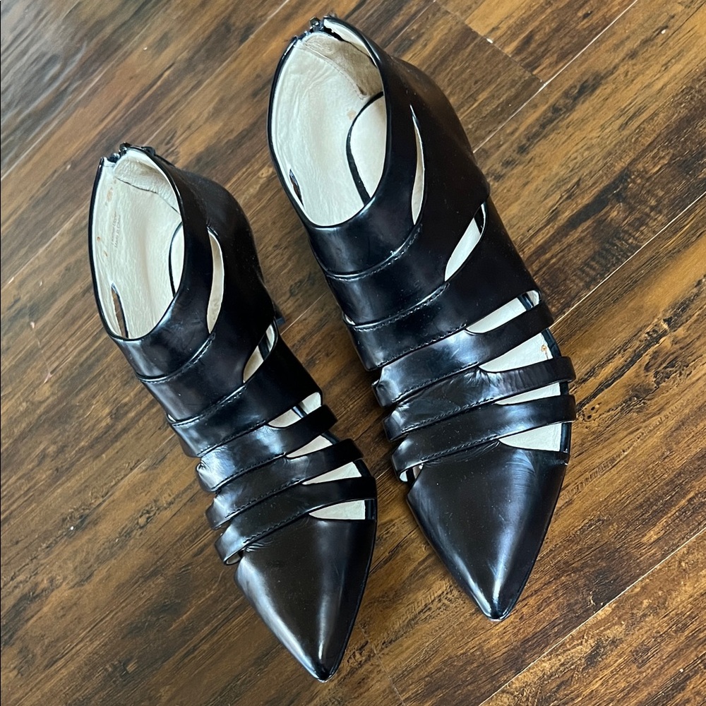 L.A.M.B. Darius Black Strappy Cutout Pointed Ankle Booties Size 8 - Picture 3 of 15